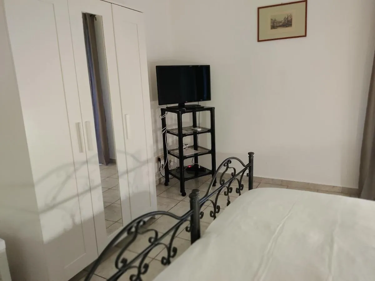Crispi Accomodation B&B Катания Италия